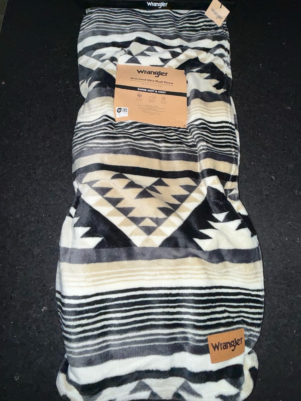 NEW Wrangler OVERSIZED ULTRA PLUSH THROW 60x70”Black Cream Tan Geometric Throw